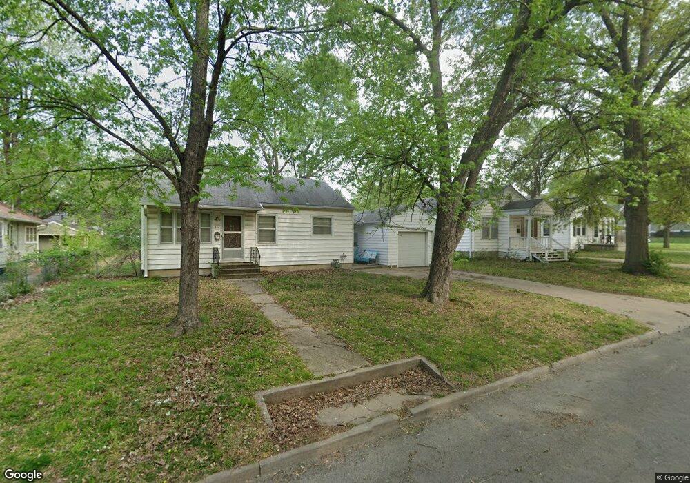 316 SW Roosevelt St, Topeka, KS 66606 - photo 1