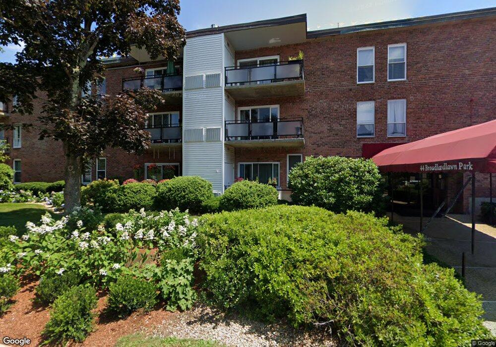 44 Broadlawn Park unit 22B, Chestnut Hill, MA 02467 - photo 1