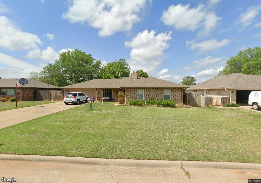 1931 Ridgeway Cir, Duncan, OK 73533 - photo 1