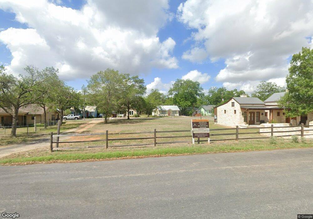 211 W Schubert St, Fredericksburg, TX 78624 - photo 1