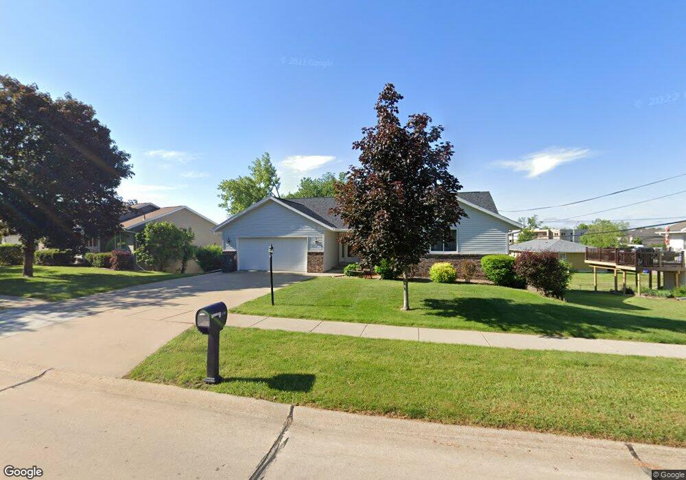 2813 Camelot Ave NW, Cedar Rapids, IA 52405 - photo 1