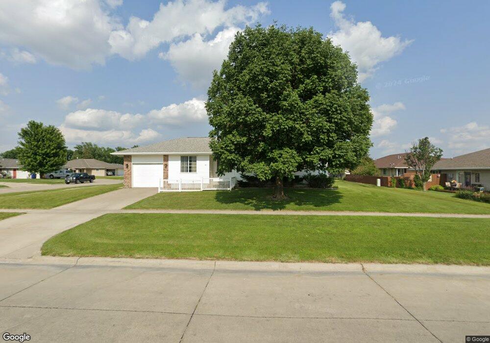 1211 Jonathan Cir, Norfolk, NE 68701 - photo 1