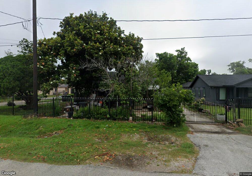 2605 Caplin St, Houston, TX 77026 - photo 1