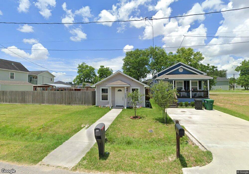 7931 Dyer St, Houston, TX 77088 - photo 1
