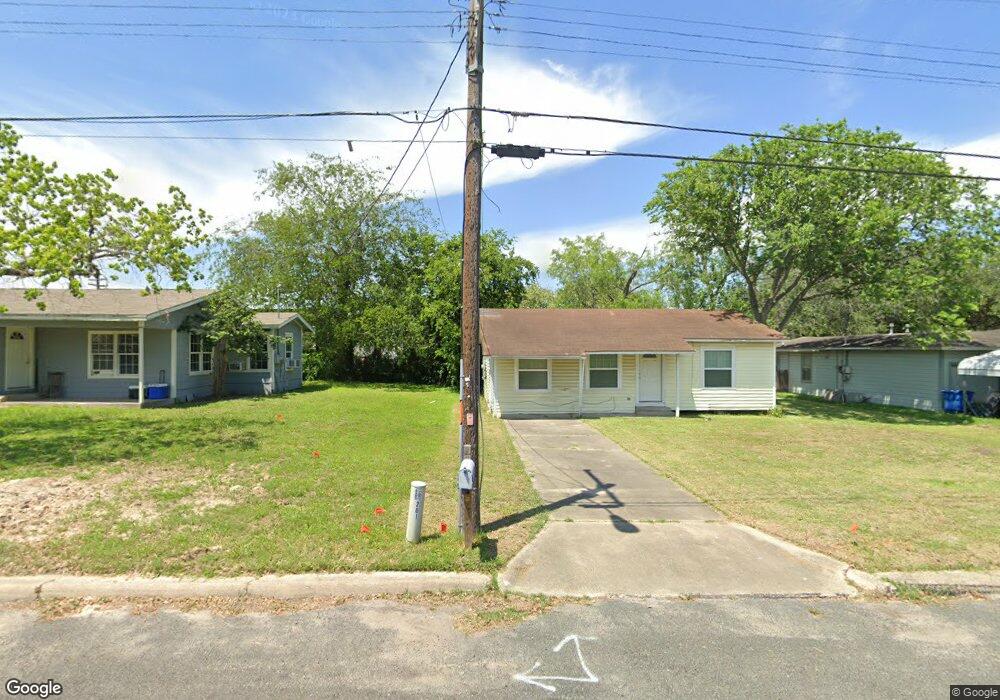 201 E Randall St, Beeville, TX 78102 - photo 1