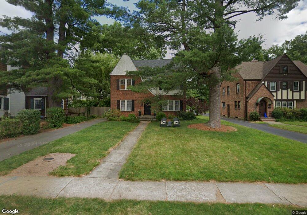 394 Quaker Ln N, West Hartford, CT 06119 - photo 1