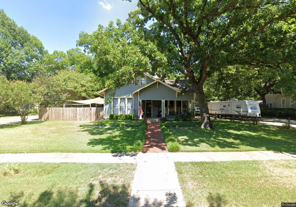 1236 S Lindsay St, Gainesville, TX 76240 - photo 1