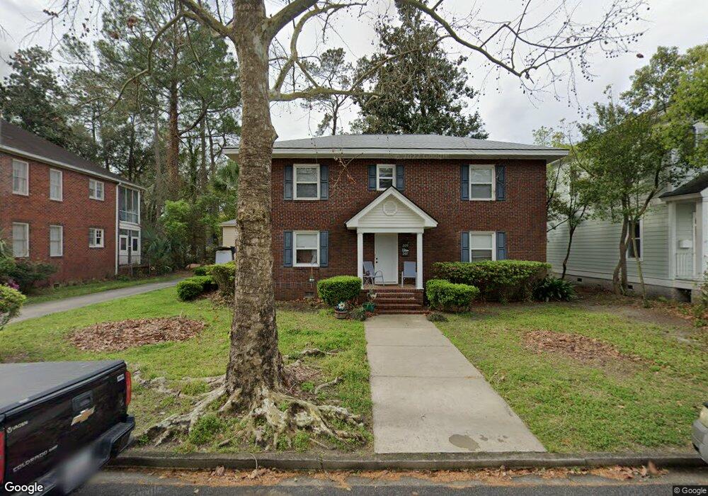 207 E 56th St unit Upstairs Duplex, Savannah, GA 31405 - photo 1