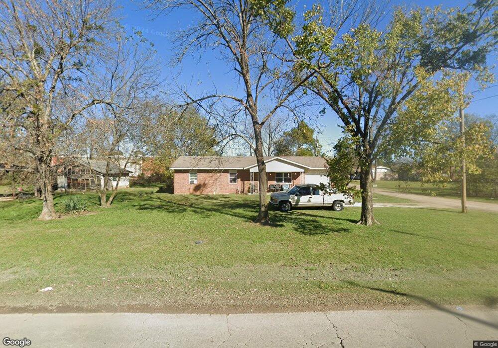 702 W Main St, Hugo, OK 74743 - photo 1