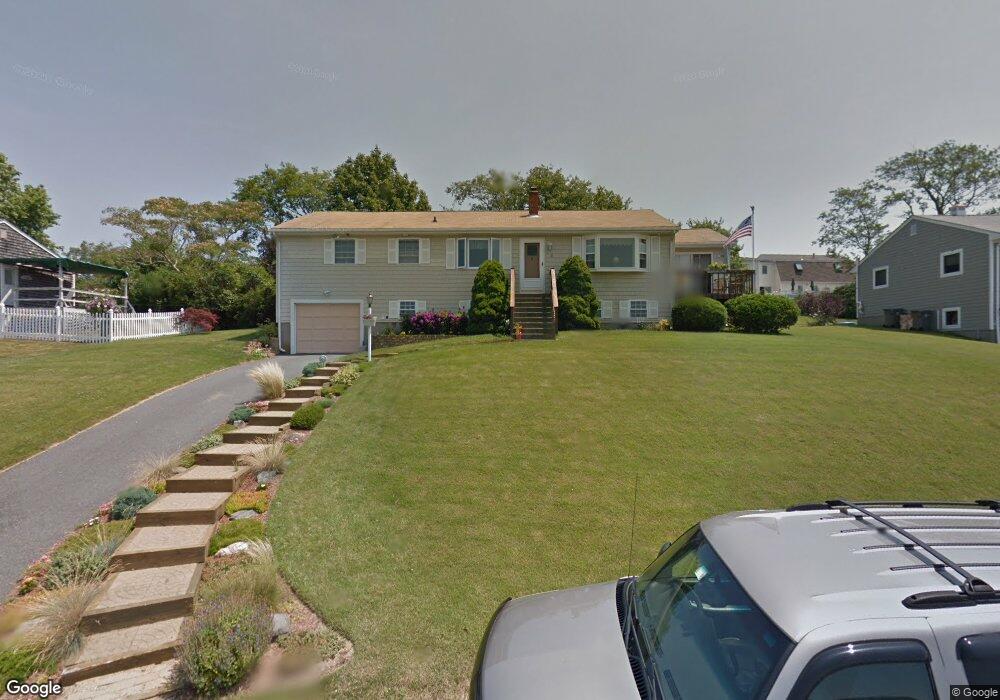 11 Algonquin Dr, Middletown, RI 02842 - photo 1