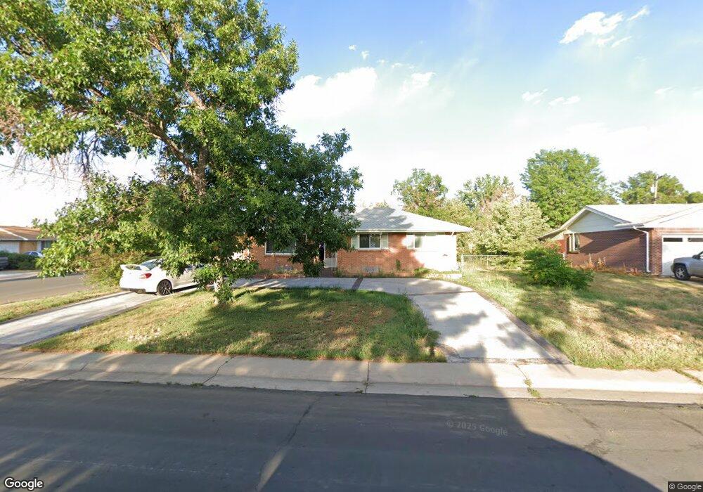 572 Lima St, Aurora, CO 80010 - photo 1