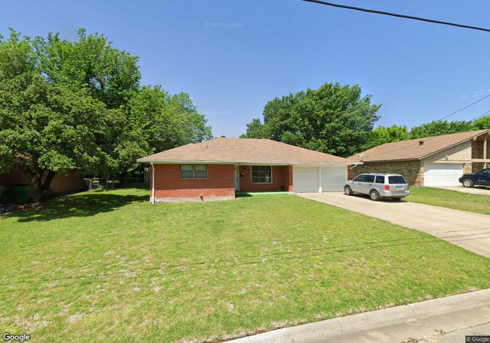 1311 Elmwood St, Gainesville, TX 76240 - photo 1
