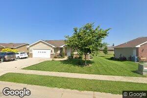 712 Riverbend Dr NE, Cascade, IA 52033