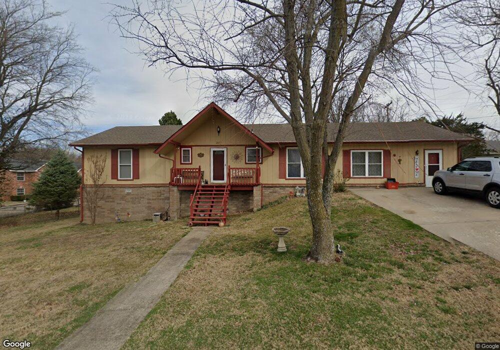 207 Rodric Cir, Siloam Springs, AR 72761 - photo 1