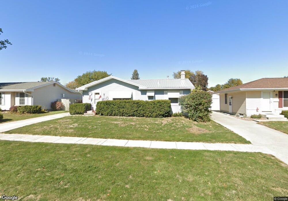 2122 N 4th Ave E, Newton, IA 50208 - photo 1