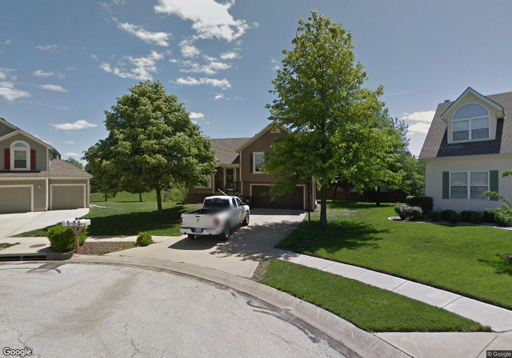 5777 Meadow Height Dr, Shawnee, KS 66226 - photo 1