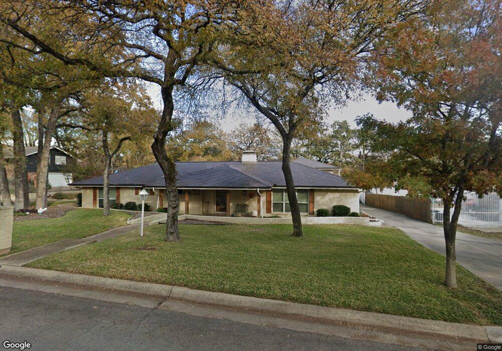 1209 Driftwood Dr, Euless, TX 76040 - photo 1