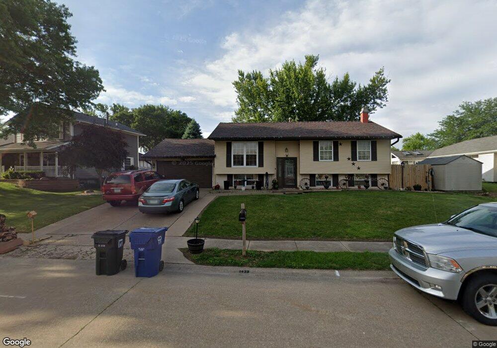 1433 W 59th St, Davenport, IA 52806 - photo 1
