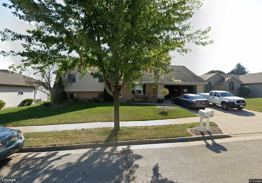 126 Hidden Ridges Cir, Combined Locks, WI 54113 - photo 1