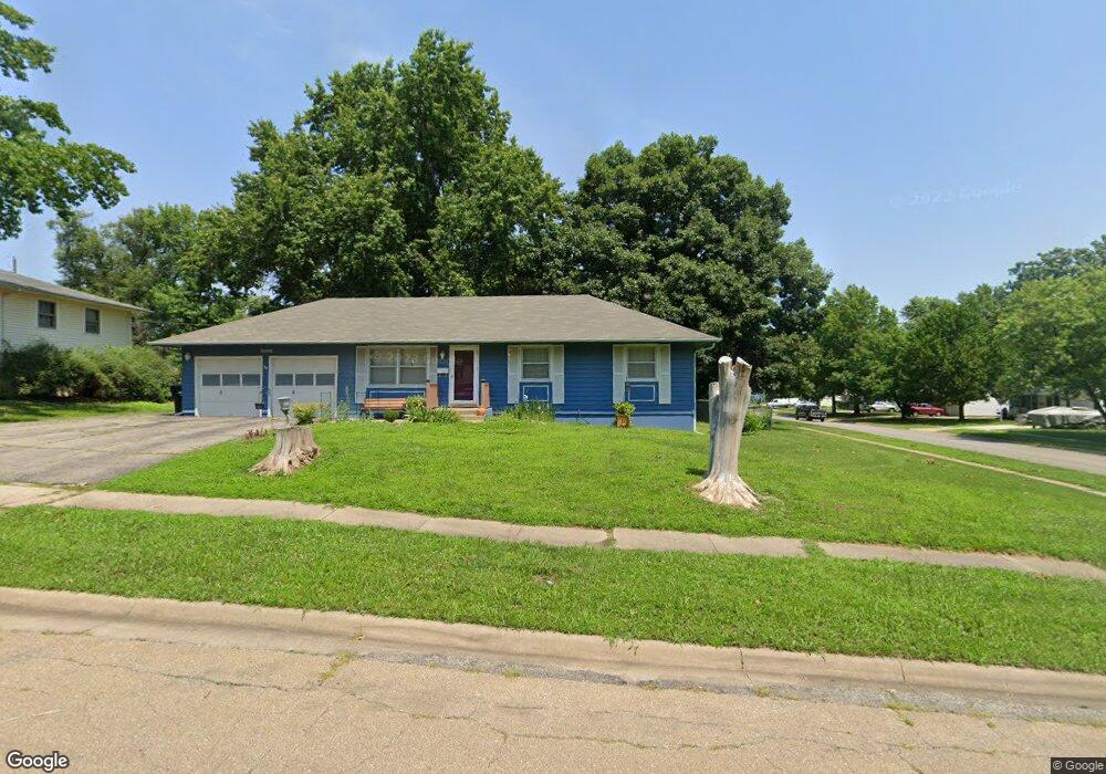 3100 SW 32nd St, Topeka, KS 66614 - photo 1
