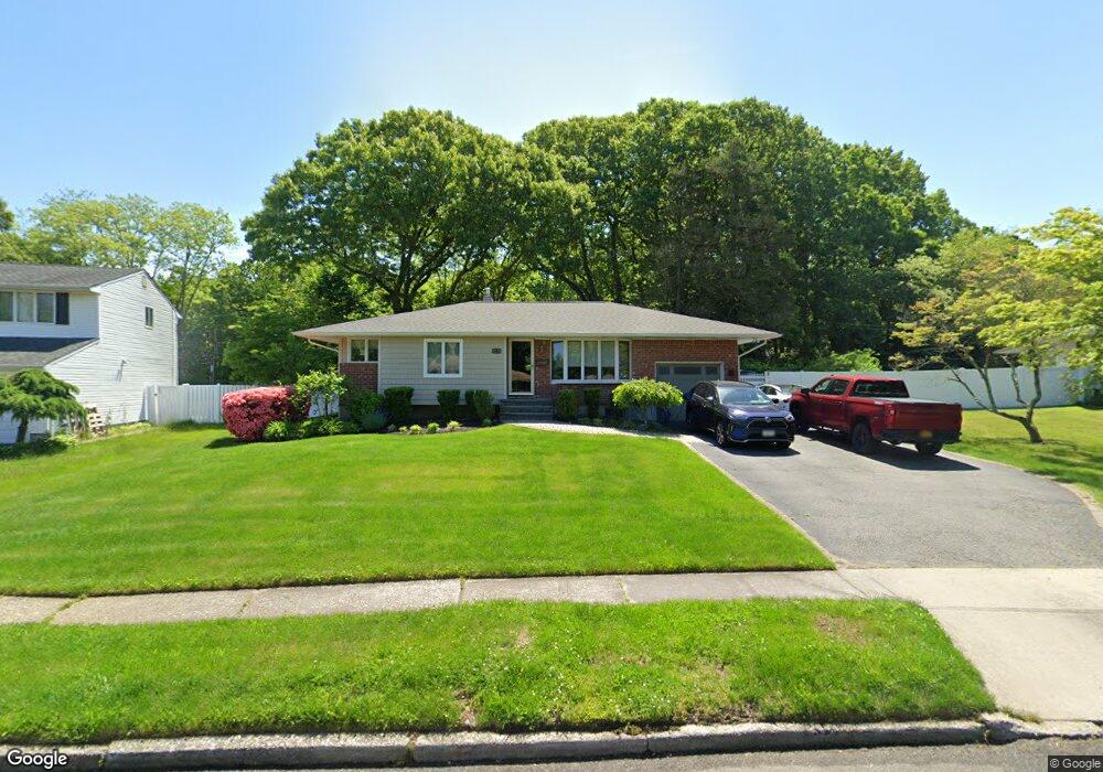 45 Fisher Rd, ComMacK, NY 11725 - photo 1