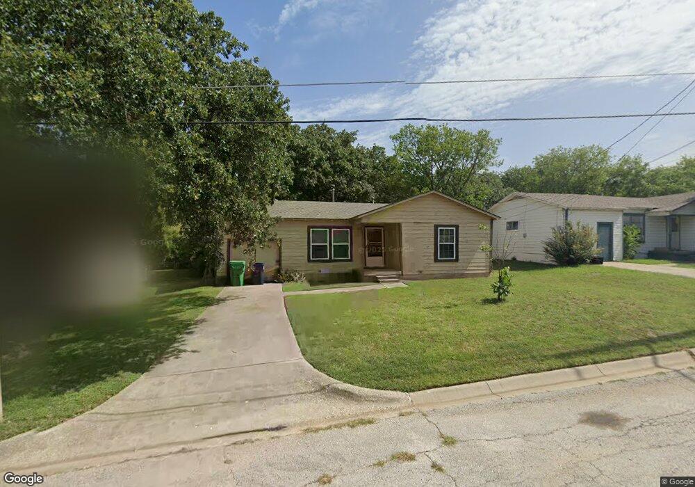 1206 Oakwood Dr, Denton, TX 76205 - photo 1