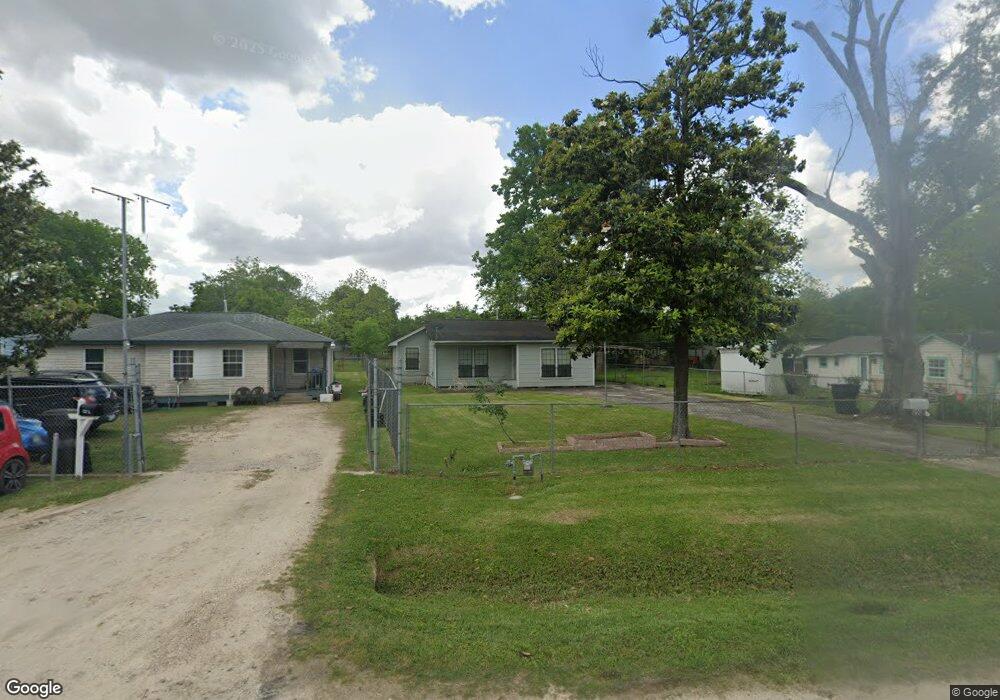 1218 Sadler St, Houston, TX 77022 - photo 1