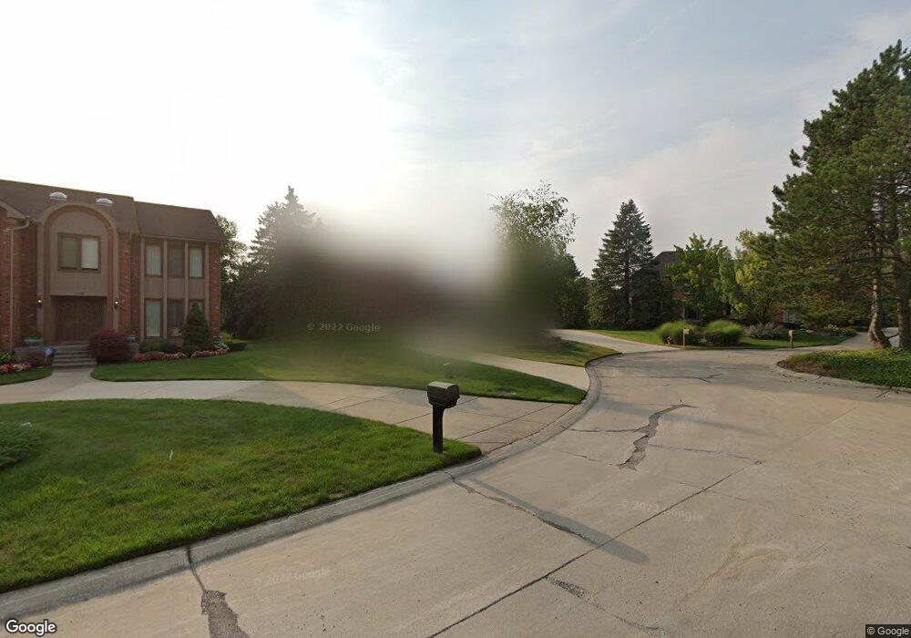 3170 Twin Pond Ct, Bloomfield Hills, MI 48304 - photo 1