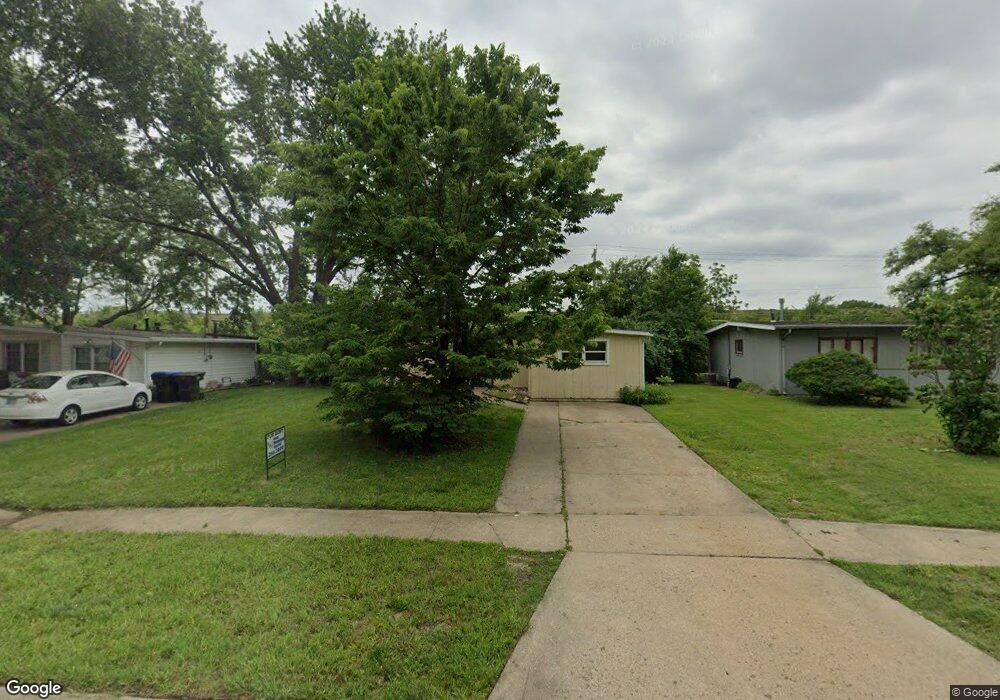 2913 SW Twilight Dr, Topeka, KS 66614 - photo 1