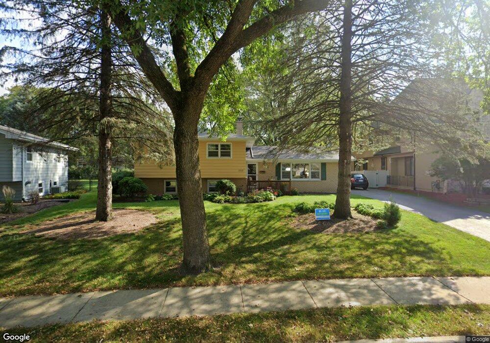 352 Sycamore Dr, Naperville, IL 60540 - photo 1