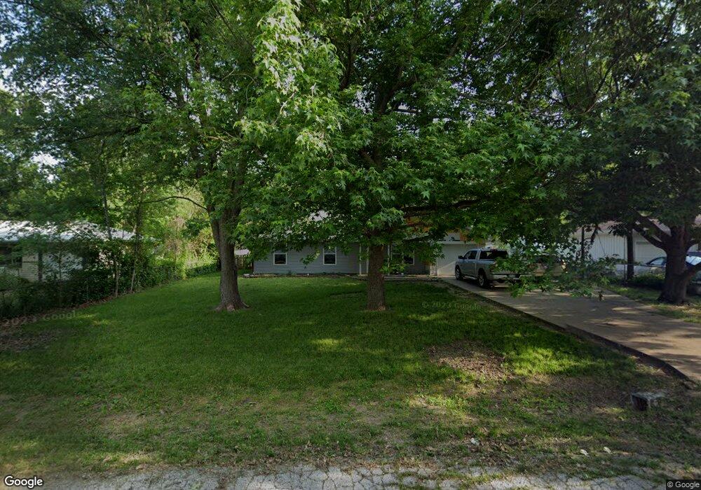 810 W San Martin St, Bolivar, MO 65613 - photo 1