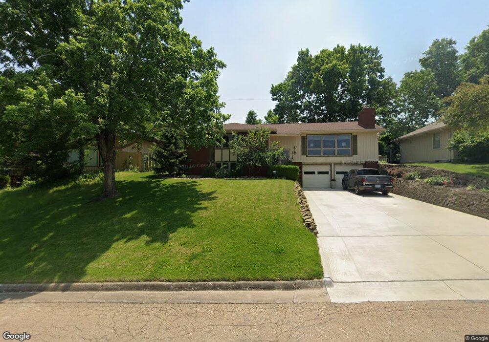 1715 SW 26th St, Topeka, KS 66611 - photo 1
