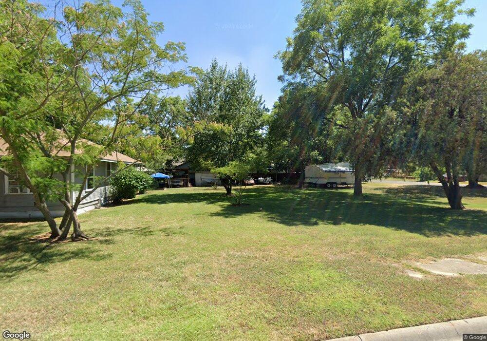 1402 Gribble St, Gainesville, TX 76240 - photo 1