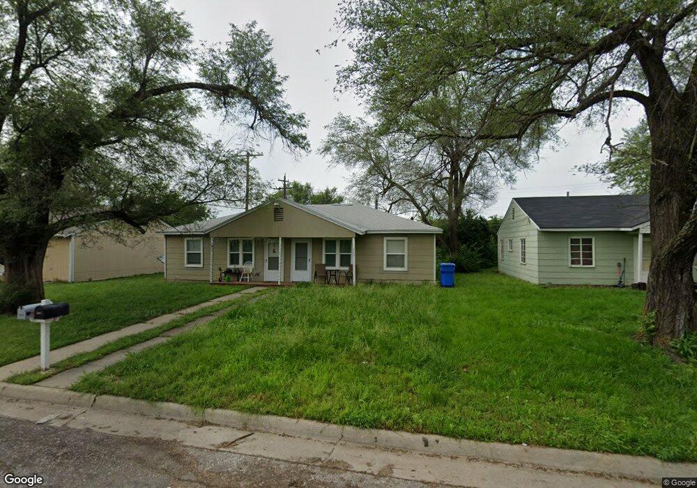 912 SW 33rd St, Topeka, KS 66611 - photo 1