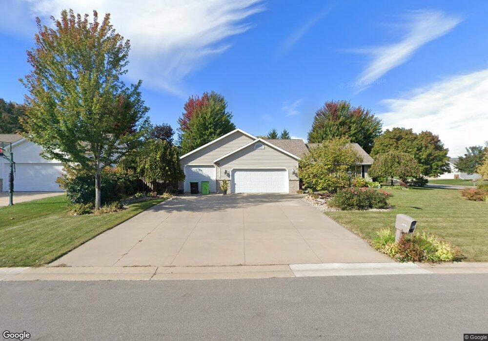 W5619 Jochmann Dr, Appleton, WI 54915 - photo 1