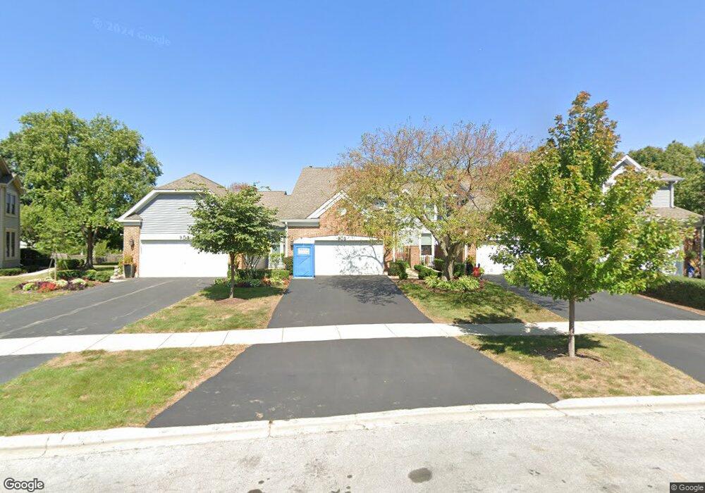 905 Heathrow Ln, Naperville, IL 60540 - photo 1