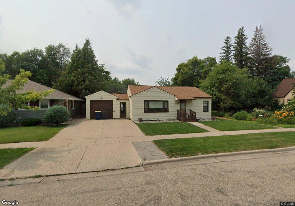 907 3rd Ave NW, Jamestown, ND 58401 - photo 1