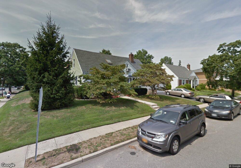 321 Sunny Ln, Franklin Square, NY 11010 - photo 1