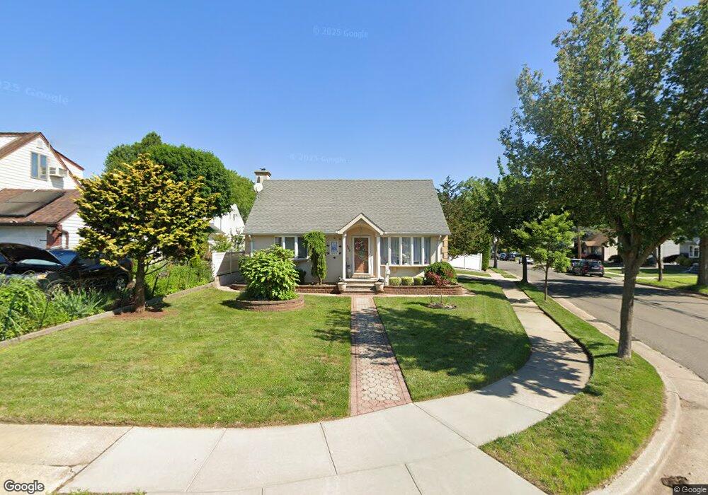 262 Dow Ave, Mineola, NY 11501 - photo 1