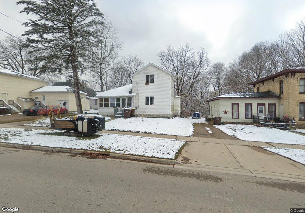 513 N Jefferson St, Ionia, MI 48846 - photo 1