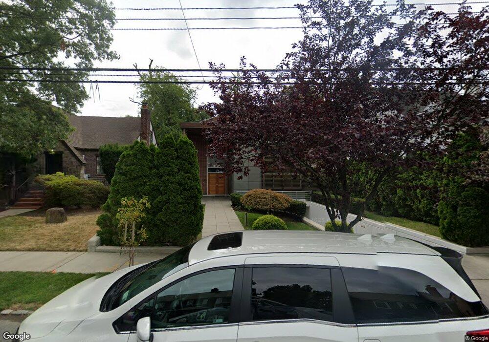 18434 Aberdeen Rd, Jamaica, NY 11432 - photo 1