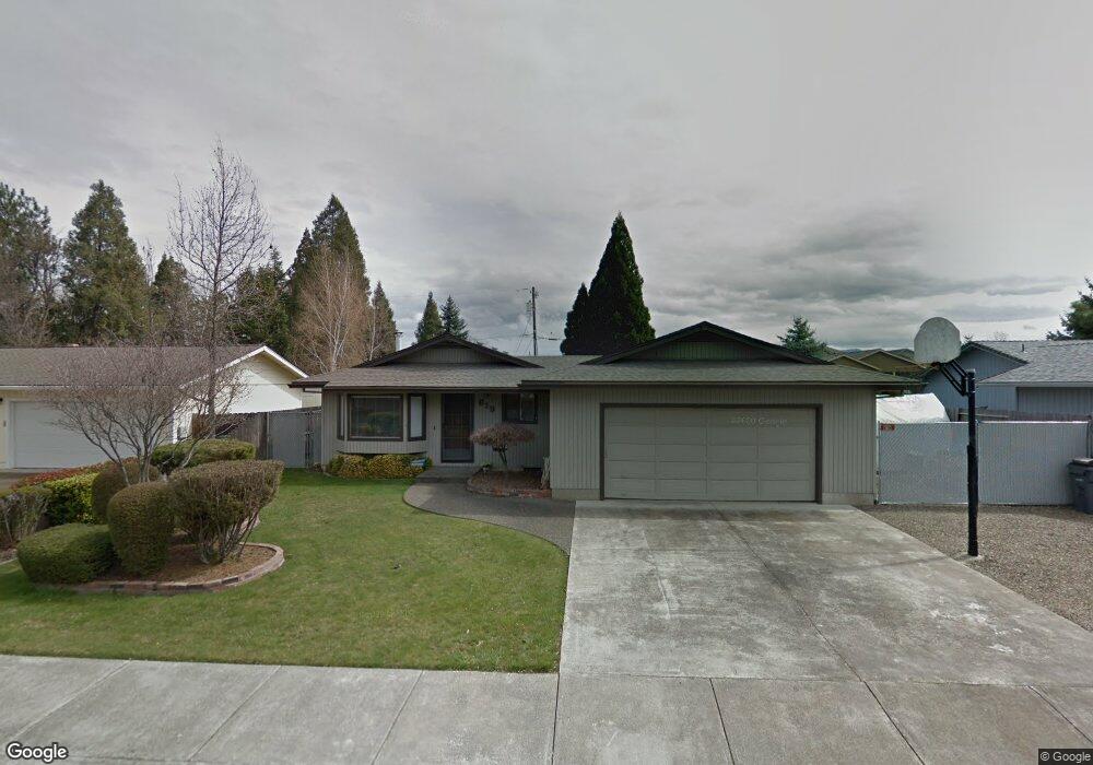 619 Farnsworth Dr, Central Point, OR 97502 - photo 1