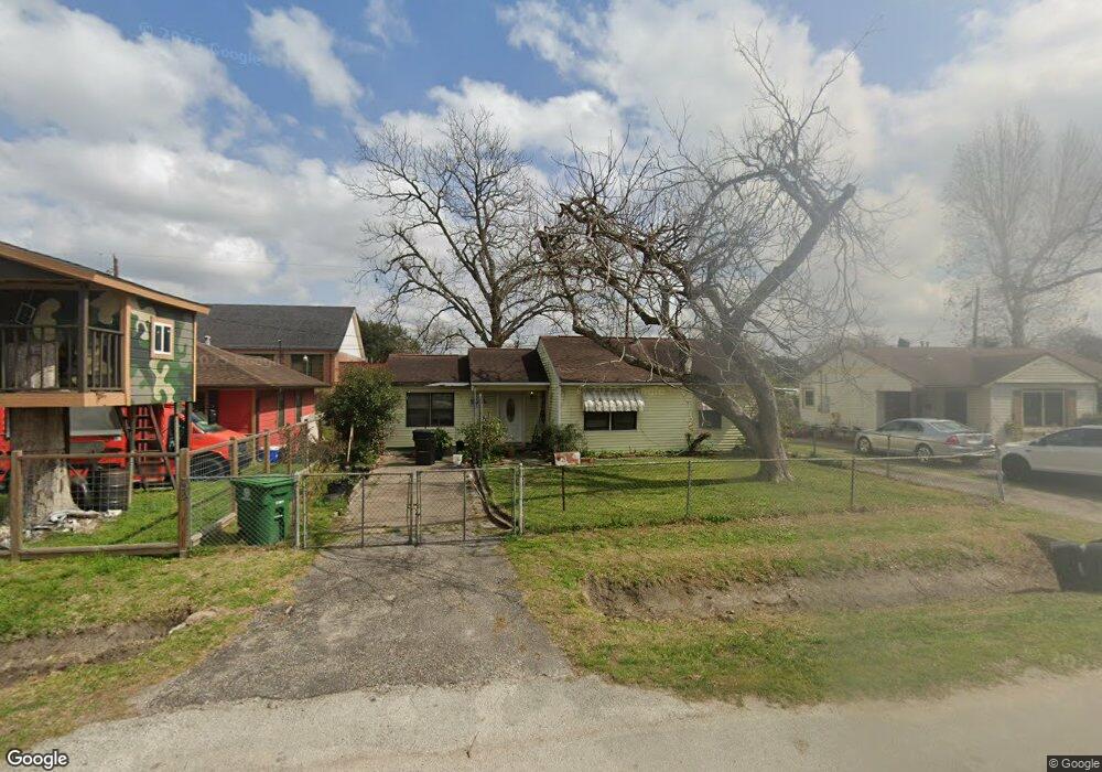 9306 Highlawn St, Houston, TX 77022 - photo 1