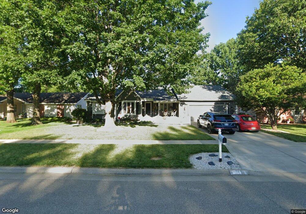 717 SW Prairie Ct, Topeka, KS 66606 - photo 1