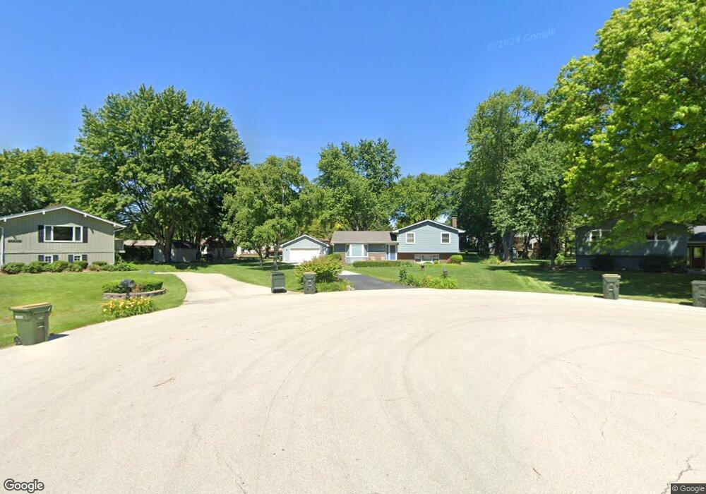 28W512 Nancy Ct, Naperville, IL 60564 - photo 1