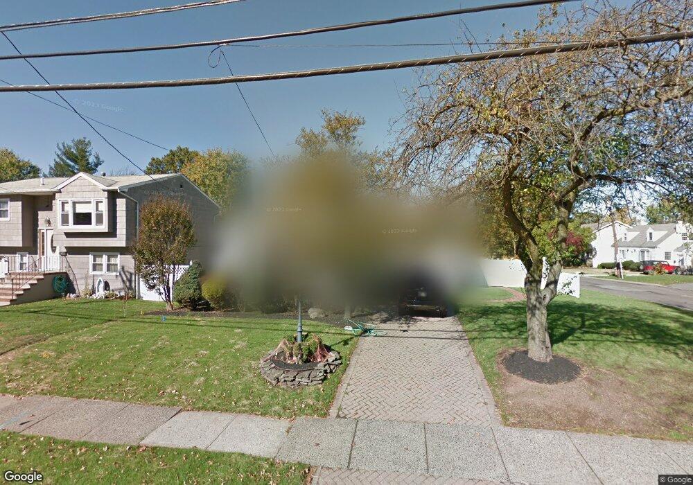 572 Chain o Hills Rd, Colonia, NJ 07067 - photo 1