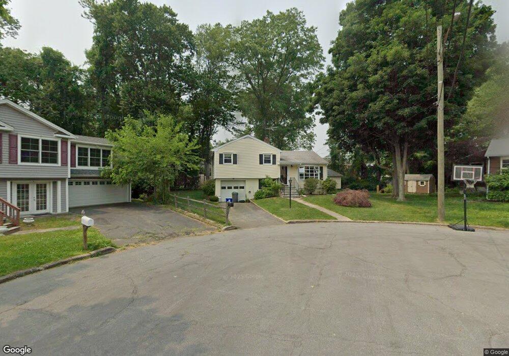 220 Greenbriar Rd, Fairfield, CT 06824 - photo 1