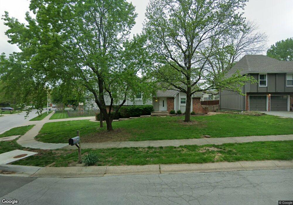 8110 Bradshaw St, Lenexa, KS 66215 - photo 1