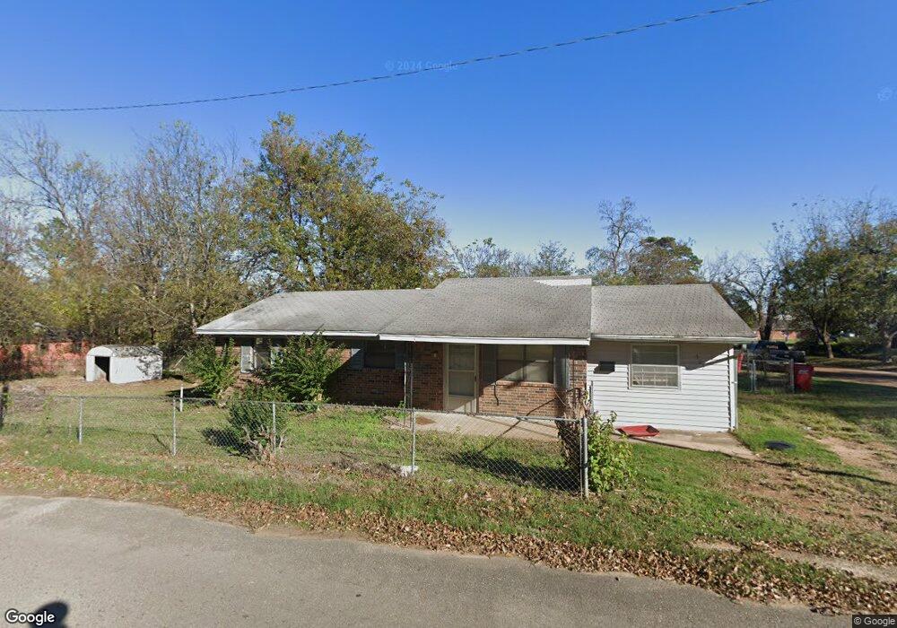 302 N I St, Hugo, OK 74743 - photo 1