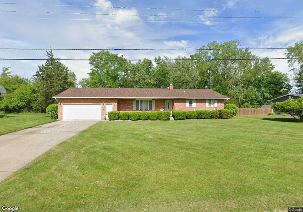 525 Hut West Dr, Flushing, MI 48433 - photo 1